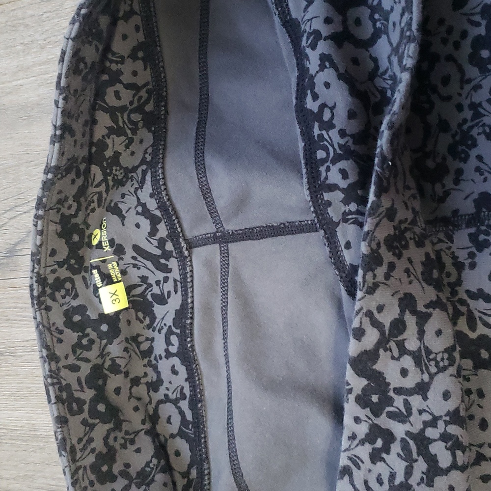 Xersion stretchy floral black colored leggings - Picture 12 of 14